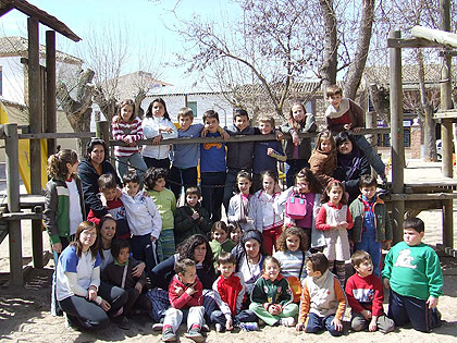 Una treintena de niños han participado en el Campamento Urbano de Semana Santa 