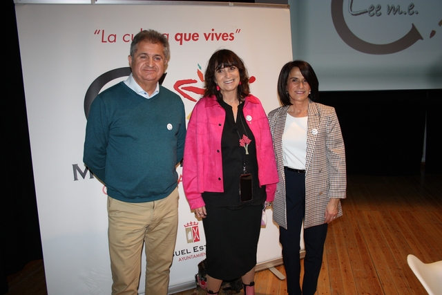 Encuentro literario Rosa Montero escritora con alcalde y concejal