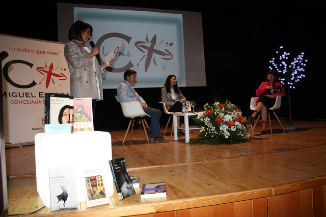 Encuentro literario Rosa Montero presentación concejal 2