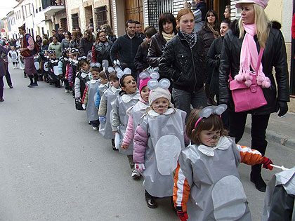 Unos 300 niños participaron en el desfile infantil de Carnaval en Miguel Esteban