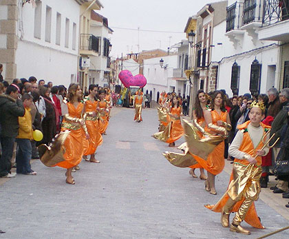 Colorido y mucha participación en el Desfile Comarcal de Carnaval en Miguel Esteban 