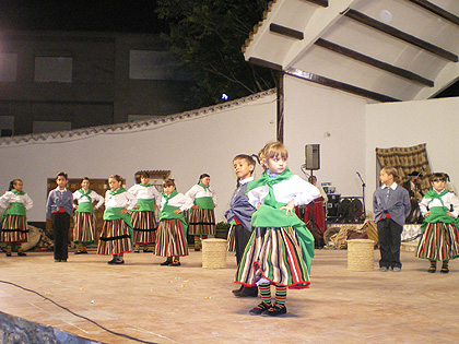 Celebrado con éxito el IX Encuentro de coros y danzas en Miguel Esteban