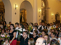 Cientos de personas agasajaron con flores a la patrona de Miguel Esteban