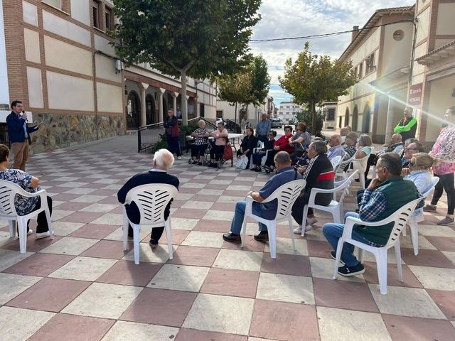 Personas mayores lectura manifiesto