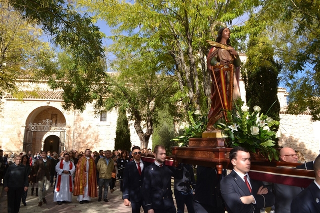 Santa Cecilia procesión autoridades y santa