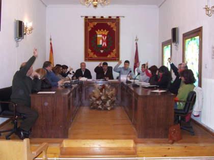 El equipo de gobierno destinará 685.000 euros en inversiones durante el año 2008